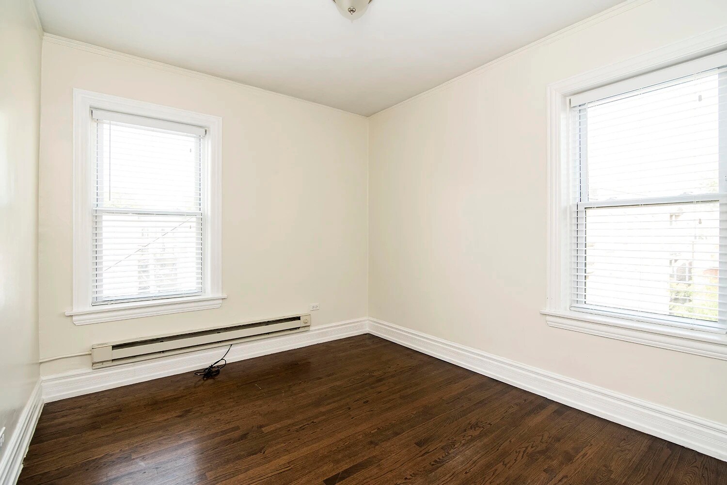 Building Photo - 3829 N Greenview Ave