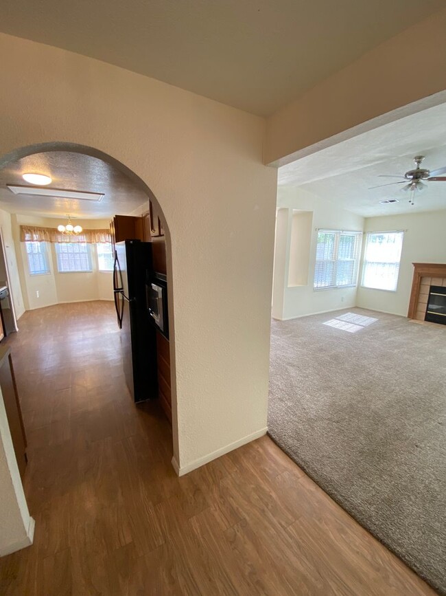 Building Photo - Rio Rancho 4/bd 2/ba 3/CG Views