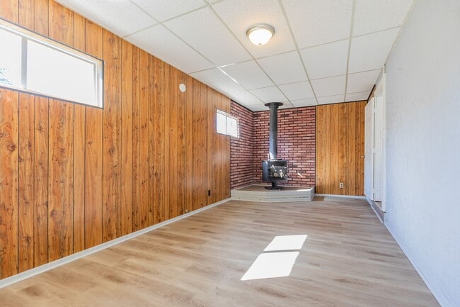 Building Photo - Well Maintained 3 Bedroom 1.5 Bath Home!