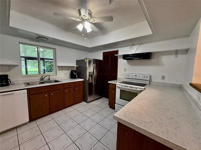 Building Photo - 151 S Triplet Lake Dr
