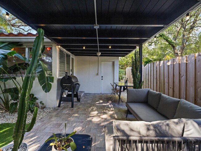 Building Photo - 1009 NW 11th Ct