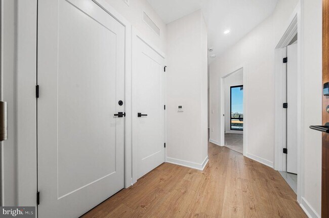 Building Photo - 255 W Falls Station Blvd