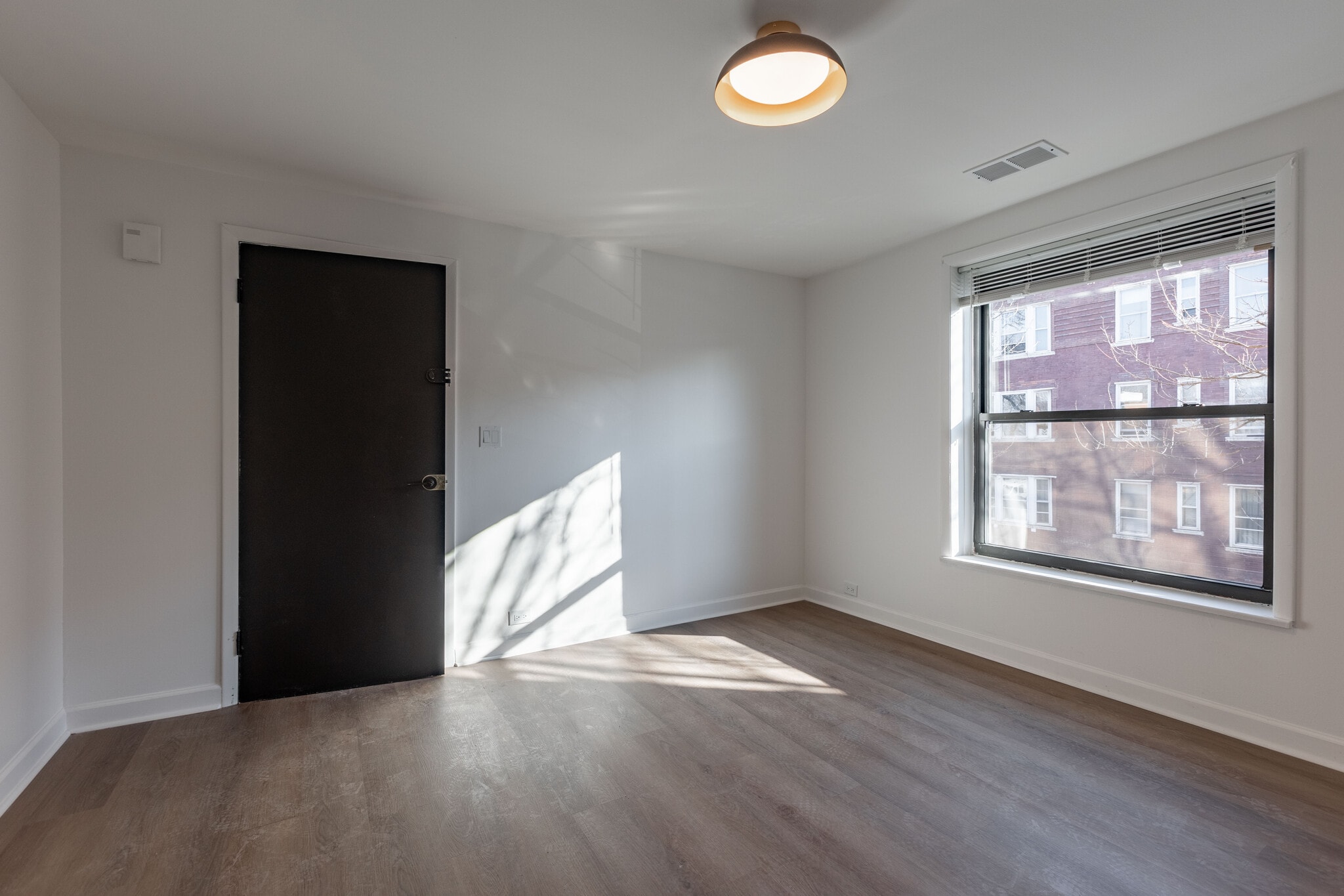 Building Photo - 3138 W Schubert Ave