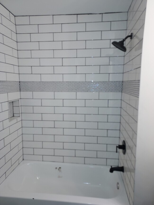 Building Photo - 3018 E 6th Ave