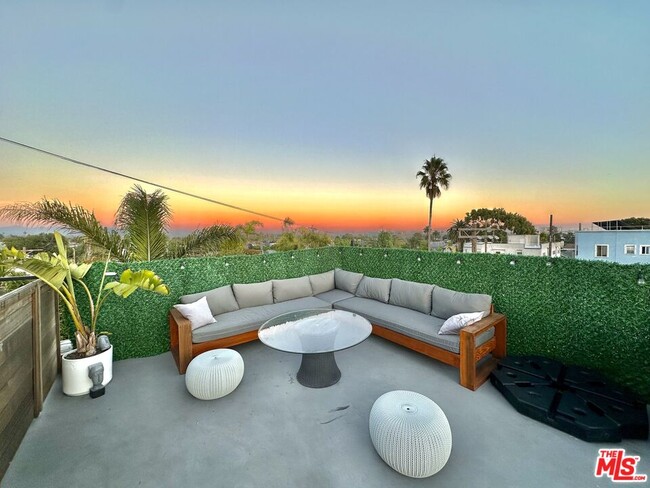 Building Photo - 822 Pacific Ave