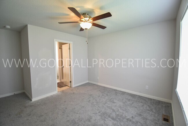 Building Photo - 3 Bedroom 2 Bath Home in Clive / Waukee School District