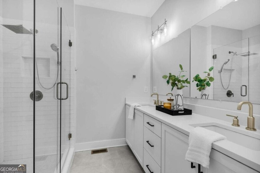 Building Photo - Beautiful West Midtown Townhome Available Now