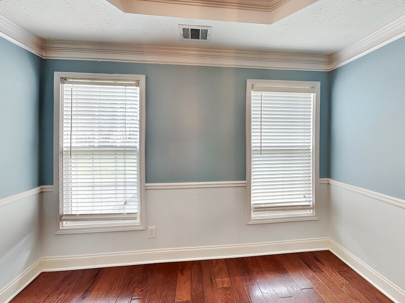 Building Photo - 17 Derby Way NE