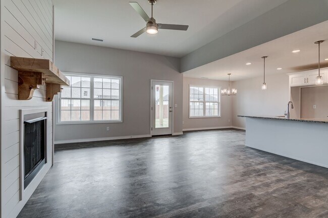 Building Photo - Beautiful, brand-new, 3-bedroom, 2-bath home in Nixa with a 3-car garage.
