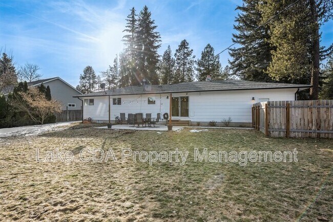 Building Photo - 3870 N Honeysuckle Dr