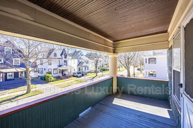 Building Photo - 3 Sumner Park