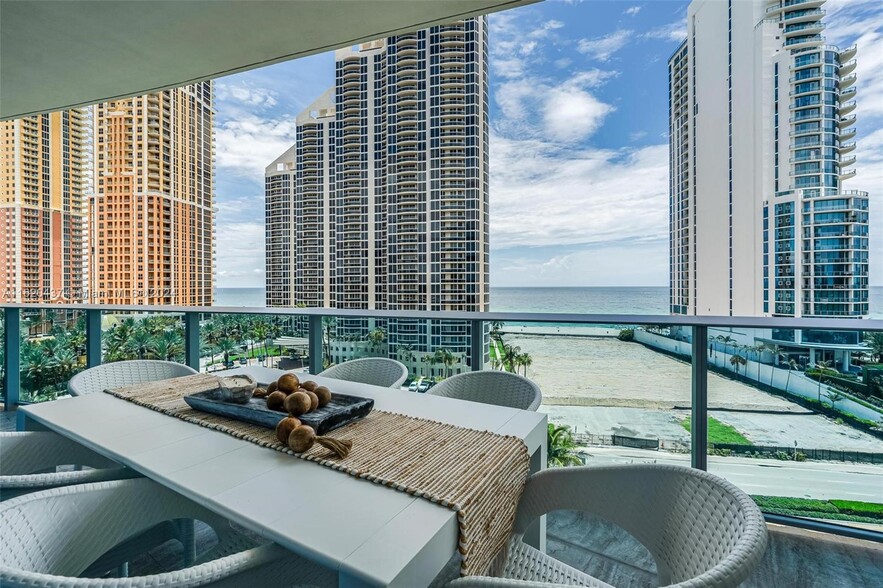 Balcony - 17550 Collins Ave