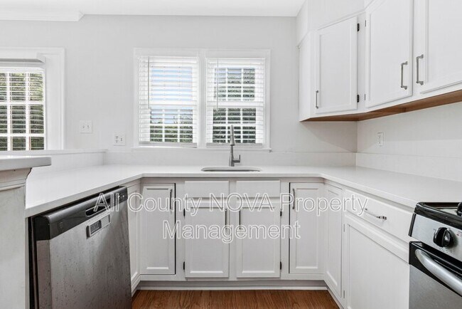 Building Photo - 208 Ellsworth St