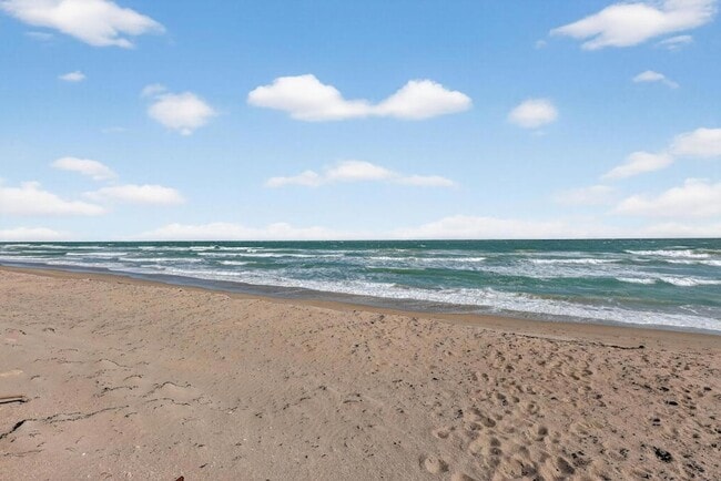 Building Photo - 7410 S Ocean Dr