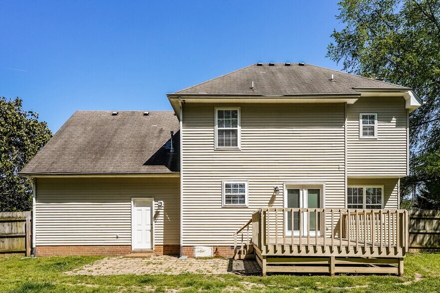 Building Photo - 2873 Iroquois Dr