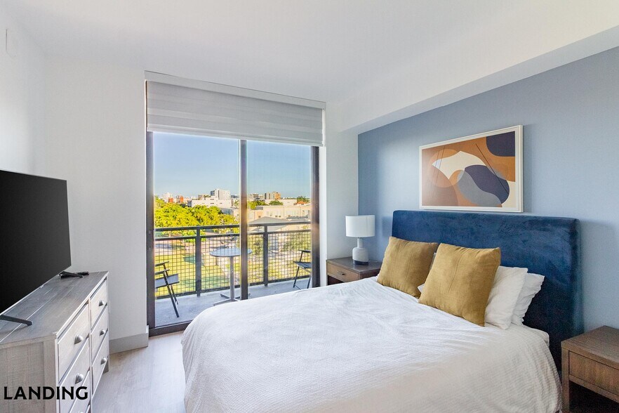 Building Photo - 1155 NE 126th St