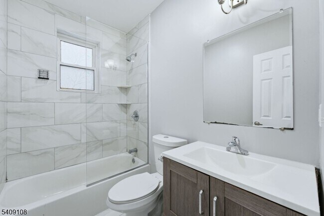 Building Photo - 913 S 18th St