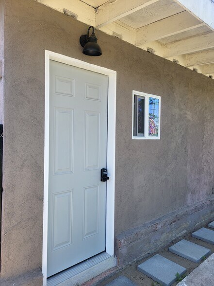 Front entrance with keypad - 950 Barrett Ave