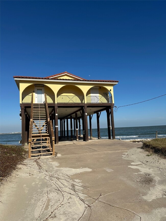 Building Photo - 13202 Gulf Beach Dr