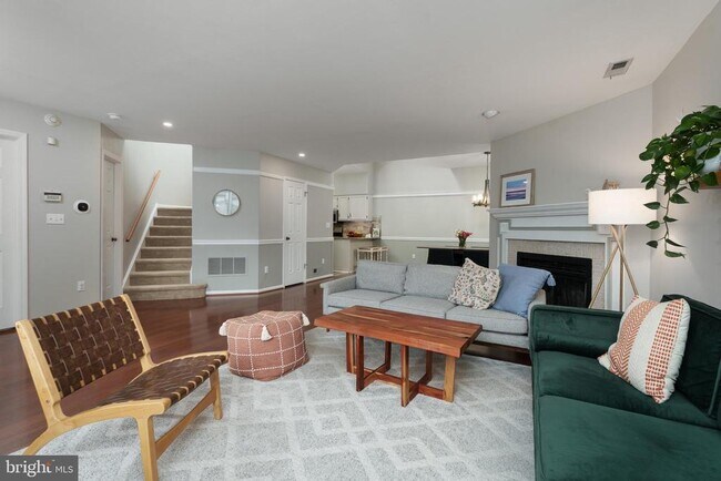 Building Photo - 9 Woodmont Dr