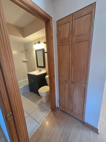 Building Photo - 10510 Parkside Ave