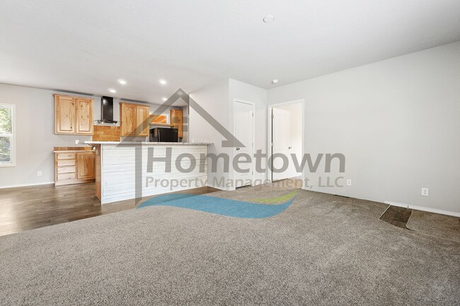 Building Photo - 3 Bedroom 2 Bathroom Home on a Private Lot out in the Country Near Sagle!