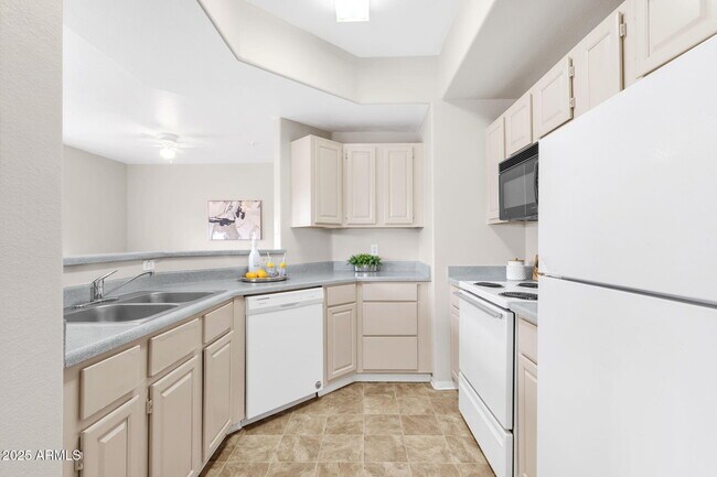 Building Photo - 13700 N Fountain Hills Blvd