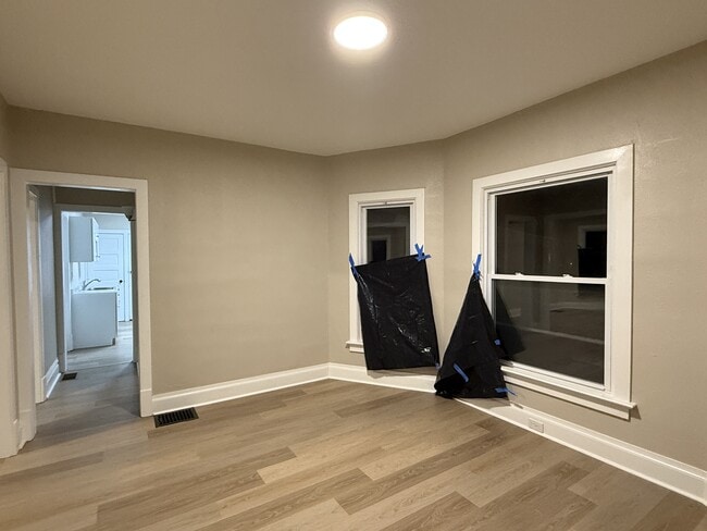 Building Photo - 407 Forest Ave