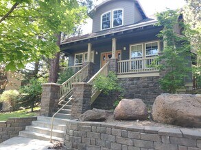 Building Photo - Charming 3x2.5 Modern Craftsman Home in NW Crossing with Private Backyard Oasis and Bonus Room Up...