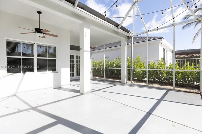 Building Photo - 1579 Banyan Way