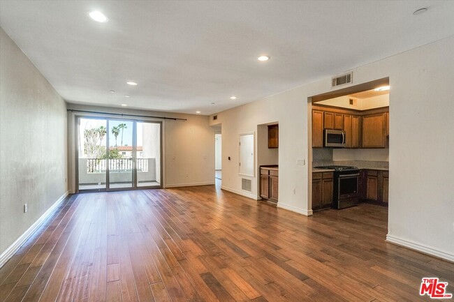 Building Photo - 1410 N Curson Ave