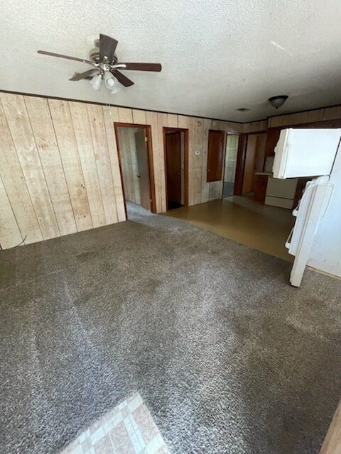 Building Photo - 3 bedroom 1 bath apartment