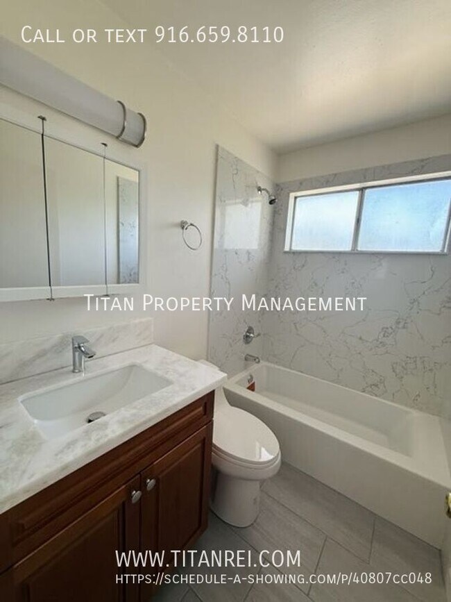 Building Photo - 770 Carro Dr