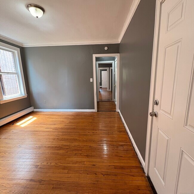 Building Photo - 445 Barbour St