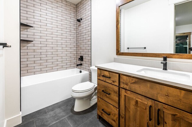 Building Photo - Beautiful Custom Townhome for Rent in Island Park- NAME YOUR LEASE TERMS