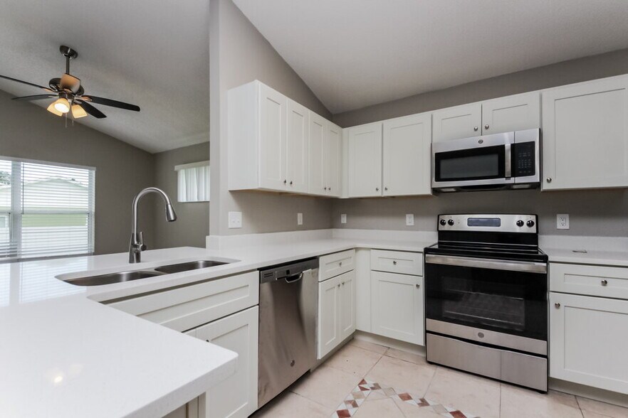 Building Photo - 1340 Sierra Cir