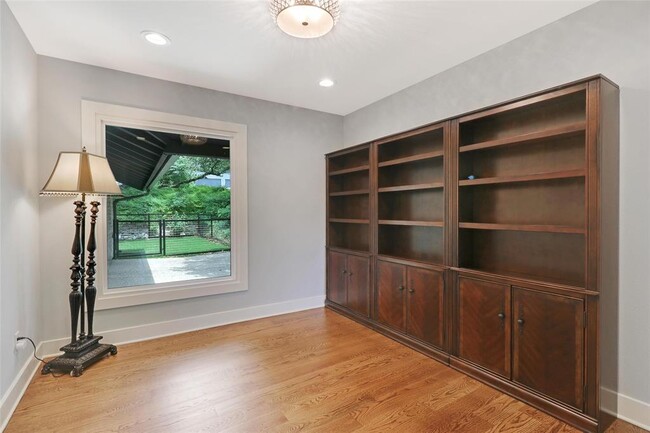 Building Photo - 3801 Laurel Ledge Ln
