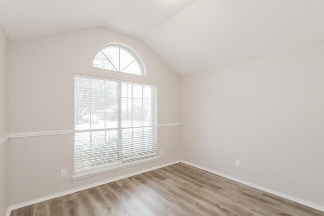 Building Photo - 1002 Aries Ct