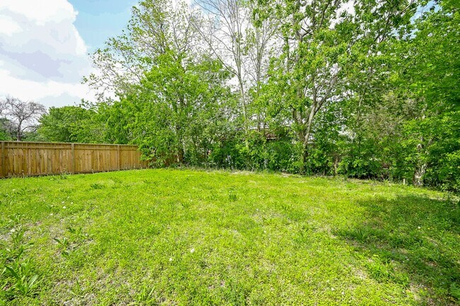 Building Photo - 5007 Briscoe St