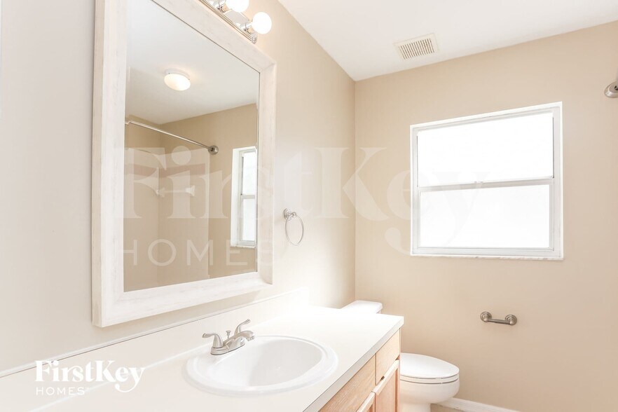 Building Photo - 4411 Blantyre Pl