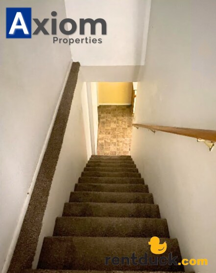 Building Photo - 1005 1/2 Park Lane-