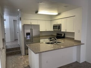 Building Photo - 2 bed 2.5 bath in Tempe