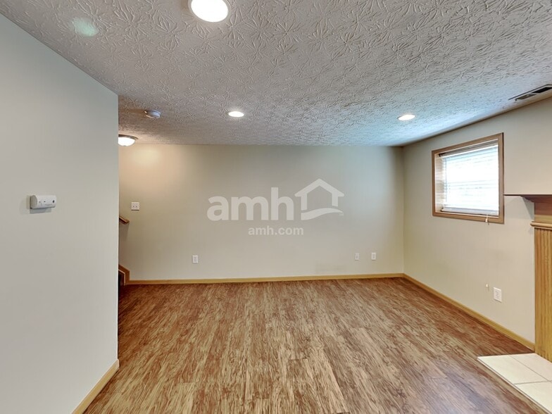 Building Photo - 623 Heartland Meadows Dr