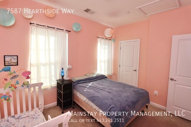 Building Photo - 3 Bedroom Townhome in Howard Square!