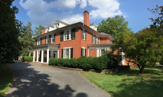 Primary Photo - 1403 N Augusta St