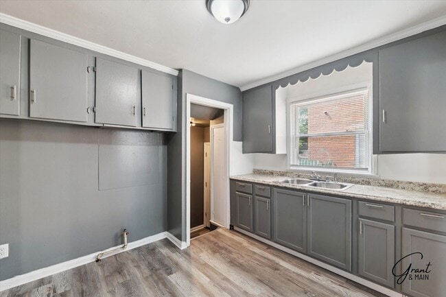 Building Photo - $1150 3 bedroom bungalow