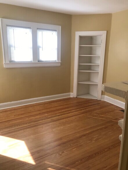 Building Photo - 27 James St