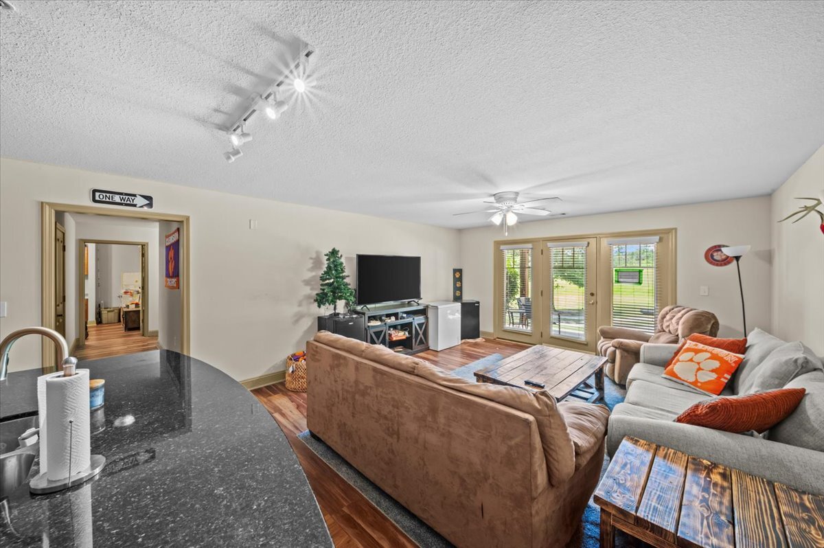 Building Photo - 1613 Muscovy Way