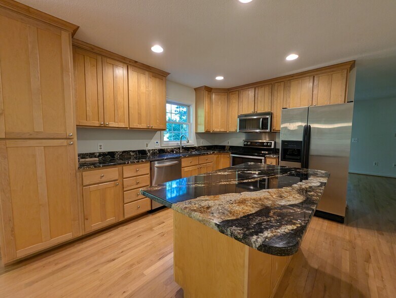 Kitchen - 14 Weaver Rd