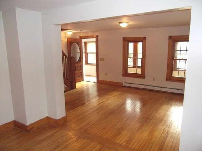 Building Photo - 170 Kemp St